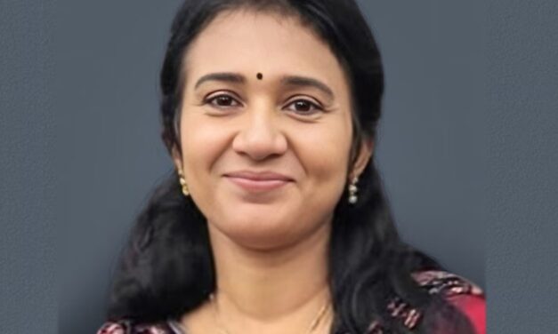 പള്ളിയിലേക്ക് സ്‌കൂട്ടറില്‍ പോകുന്നതിനിടെ പാല്‍ കയറ്റി വന്ന വാന്‍ മുകളിലേക്ക് മറിഞ്ഞു; പരിക്കേറ്റു ചികിത്സയിലായിരുന്ന യുവതി മരിച്ചു.