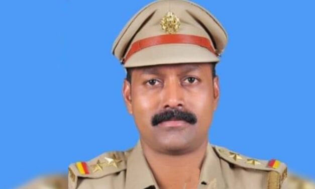 കോട്ടയത്ത് എംവിഡി ഉദ്യോഗസ്ഥൻ വീടിന് സമീപം കാറിനുള്ളിൽ മരിച്ച നിലയിൽ