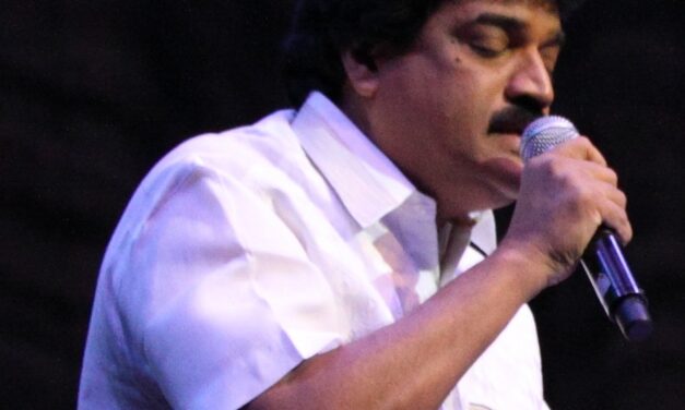 കായൽമാലിന്യം : എംജി ശ്രീകുമാറിന് 25,000 രൂപ പിഴ