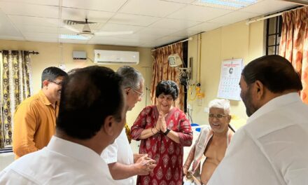 മുഖ്യമന്ത്രി എന്‍.എസ് എസ് ജനറല്‍ സെക്രട്ടറിയെ ആശുപത്രിയില്‍ സന്ദര്‍ശിച്ചു