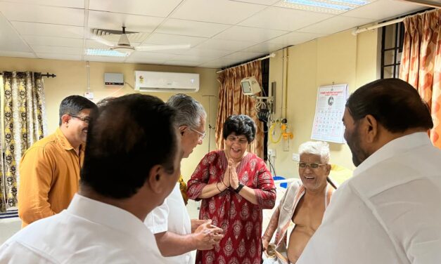 മുഖ്യമന്ത്രി എന്‍.എസ് എസ് ജനറല്‍ സെക്രട്ടറിയെ ആശുപത്രിയില്‍ സന്ദര്‍ശിച്ചു