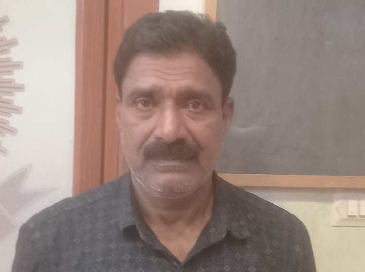 വീട് കുത്തിത്തുറന്ന് സ്വർണ്ണവും പണവും മോഷണം ചെയ്ത കേസിൽ പ്രതി പിടിയിൽ