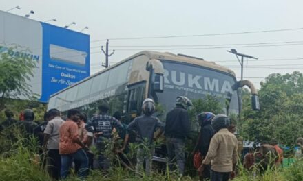 അന്തര്‍സംസ്ഥാന സ്ലീപ്പര്‍ കോച്ച് ബസ് ഇടിച്ചുകയറി