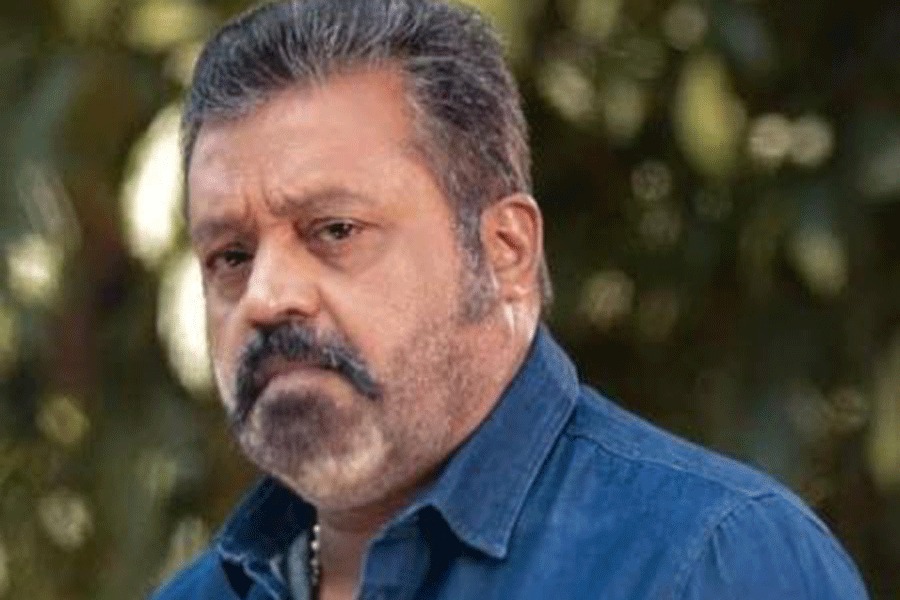 സുരേഷ് ഗോപി സഞ്ചരിച്ച കാര്‍ അപകടത്തില്‍പ്പെട്ടു.