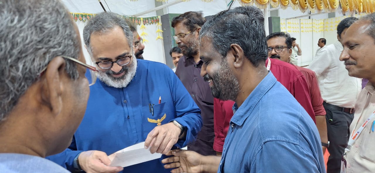 ഏഷ്യാനെറ്റില്‍ കൂട്ടപിരിച്ചുവിടല്‍ നീക്കമെന്ന്. പ്രതിഷേധിച്ച് പത്രപ്രവര്‍ത്തക യൂണിയന്‍