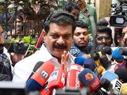 നിലമ്പൂര്‍ ഉപതെരഞ്ഞെടുപ്പ്: പി.വി അന്‍വര്‍ അയയുന്നു, വി.എസ് ജോയിക്കായി കടുംപിടിത്തം ഉണ്ടാവില്ല, യുഡിഎഫിലേക്ക് പ്രവേശനം ഉറപ്പിച്ചതോടെ സ്ഥാനാര്‍ത്ഥി നിര്‍ണയ ചര്‍ച്ചകളില്‍നിന്ന് അന്‍വര്‍ അകലുന്നു