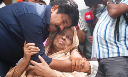 ആര്യാടൻ ഷൗക്കത്ത് വസതിയിൽ എത്തി ഉമ്മയെ കണ്ടു