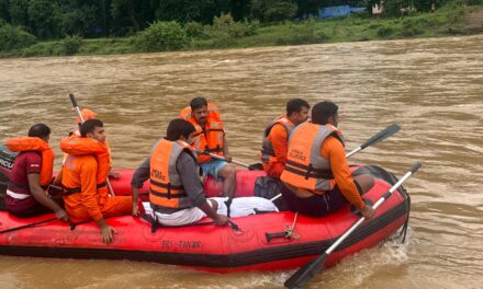 ബോട്ട് തകരാർ: ആര്യാടൻ ഷൗക്കത്ത് കാട്ടിൽ കുടുങ്ങി