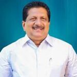 മദ്യലഹരിയില്‍ കാറോടിച്ച് കുതിച്ചെത്തി യുവാവ്: മോന്‍സ് അപകടത്തില്‍ നിന്നു രക്ഷപ്പെട്ടത് തലനാരിഴയ്ക്ക്