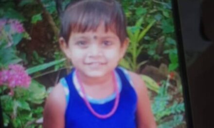 അച്ഛനും അമ്മയും ബാഗും കുടയും വാങ്ങാന്‍ കടയിലേക്ക് പോയി ; സൈക്കിള്‍ ചവിട്ടുന്നതിനിടെ സ്ലാബില്ലാത്ത ഓടയിൽ വീണു നാല് വയസുകാരി മരിച്ചു