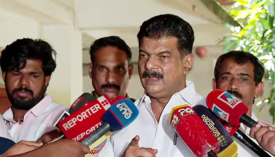 പി വി അൻവറിന്റെ പത്രിക തള്ളി; തൃണമൂൽ കോൺഗ്രസ് സ്ഥാനാർഥിയാകില്ല, സ്വതന്ത്രനായി മത്സരിക്കും