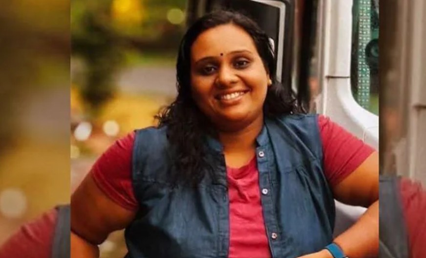 കോട്ടയത്ത് കാര്‍ നിയന്ത്രണംവിട്ട് പാറയില്‍ ഇടിച്ച് യുവതി മരിച്ചു : ഒരാള്‍ക്ക് പരിക്ക്
