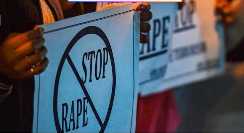 സുഹൃത്തിനെ കെട്ടിയിട്ട് 20 വയസ്സുകാരിയായ കോളജ് വിദ്യാർഥിനിയെ കൂട്ടബലാത്സംഗം ചെയ്തു; പത്തുപേര്‍ പിടിയില്‍