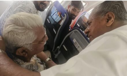 വിമാനത്തിൽ വച്ച് അപ്രതീക്ഷിത കൂടിക്കാഴ്ച ; വിമാനയാത്രയ്ക്കിടെ ജഗതി ശ്രീകുമാറിനെ ചേര്‍ത്തുപിടിച്ച് മുഖ്യമന്ത്രി പിണറായി വിജയൻ