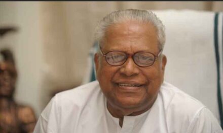 വി എസ് അച്യുതാനന്ദൻ ആശുപത്രിയിൽ, ആരോഗ്യനില തൃപ്തികരം