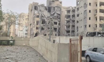 ഇസ്രയേലില്‍ വീണ്ടും ഇറാന്‍ ആക്രമണം; മൂന്നുപേര്‍ കൊല്ലപ്പെട്ടു, വെടിനിർത്തൽ ധാരണയായെന്ന ട്രംപിന്റെ വാദം തള്ളി ഇറാൻ