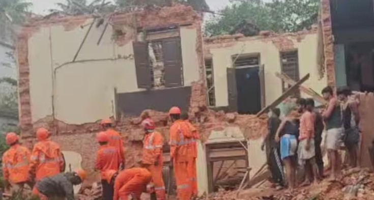 തൃശൂരിൽ ഇരുനില കെട്ടിടം ഇടിഞ്ഞുവീണു; രണ്ടുമരണം