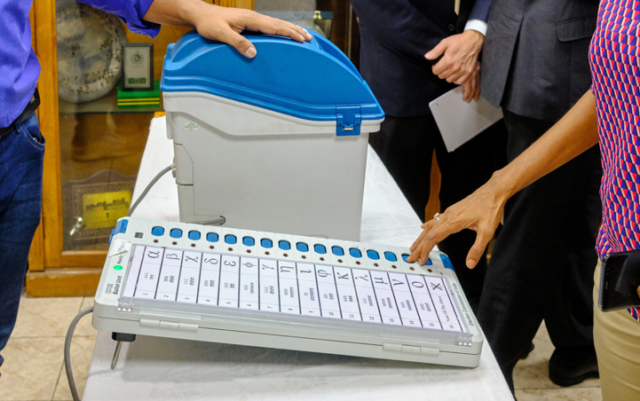 നിലമ്പൂര്‍ ഉപതെരഞ്ഞെടുപ്പ്: പരസ്യ പ്രചാരണം ഇന്ന് അവസാനിക്കും, സ്ഥാനാര്‍ത്ഥികളുടെ പ്രചാരണത്തിനായി മണ്ഡലത്തിനു പുറത്തുനിന്ന് എത്തിയവരെല്ലാം മടങ്ങണം