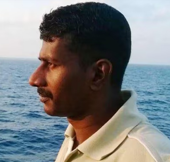 പോലീസുകാരന്റെ ലീലാവിലാസം ഏഴുമാസമായി, ശുചിമുറിയിലെ വസ്ത്രംമാറല്‍ ലൈവായി കാണാന്‍ ഫോണില്‍ കണക്ട് ചെയ്തു