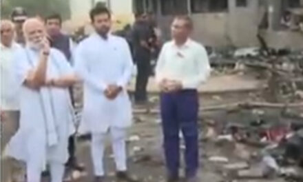 ദുരന്തസ്ഥലം സന്ദര്‍ശിച്ച് പ്രധാനമന്ത്രി നരേന്ദ്രമോദി, പരിക്കേറ്റവരെയും സന്ദര്‍ശിച്ചു