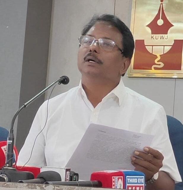 ചാണ്ടി ഉമ്മനെയും തിരുവഞ്ചൂരിനെയും പഴയത് ഓർമിപ്പിച്ച് അഡ്വ. അനിൽ കുമാർ