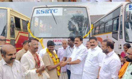 നാലമ്പലത്തിൽ എത്തിയ കെഎസ്ആർടിസി ബസുകൾക്ക് സ്വീകരണം നൽകി