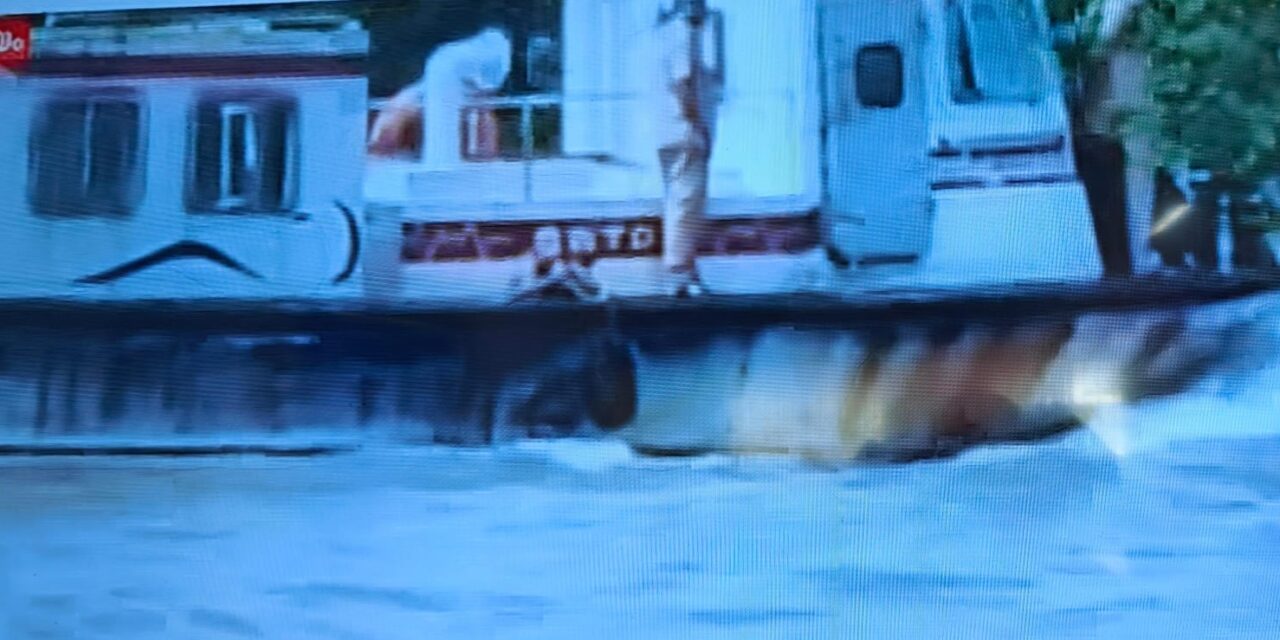 വൈക്കം കാട്ടിക്കുന്നിൽ വള്ളം മറിഞ്ഞു ഒരാളെ കാണാതായി