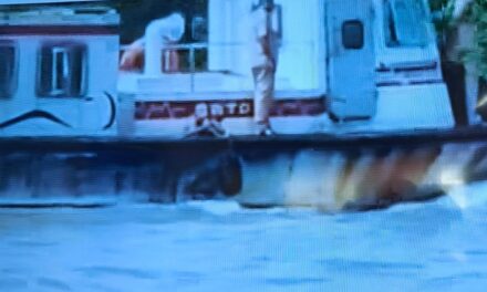 വൈക്കം കാട്ടിക്കുന്നിൽ വള്ളം മറിഞ്ഞു ഒരാളെ കാണാതായി