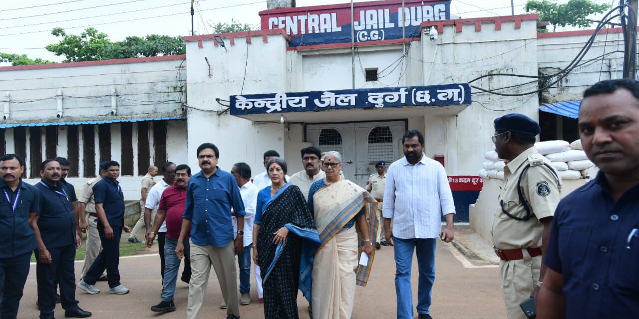 ഛത്തീസ്ഡിൽ അറസ്റ്റിലായ കന്യാസ്ത്രീകളെ ജയിൽ സന്ദർശിച്ച് ജോസ് കെ മാണി എംപിയും ഇടതു നേതാക്കളും .