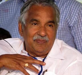 ഉമ്മന്‍ചാണ്ടി സ്മൃതികളില്‍ കേരളം പുതുപ്പള്ളിയിലെ അനുസ്മരണ സമ്മേളനത്തില്‍ രാഹുല്‍ഗാന്ധി