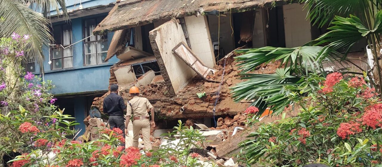 കോട്ടയം മെഡിക്കൽ കോളേജ് ആശുപത്രിയിൽ കെട്ടിടം ഇടിഞ്ഞുവീണ സംഭവം;  കുളിക്കാനായി പോയ രോഗിയുടെ ബന്ധുവിനെ കാണാനില്ലെന്ന് പരാതി : ഉപയോഗത്തിൽ ഇല്ലാതിരുന്ന കെട്ടിടമാണ് പൊളിഞ്ഞു വീണതെന്ന് മന്ത്രി വി.എൻ വാസവനും, ആരോഗ്യവകുപ്പ് മന്ത്രി വീണ ജോർജും.