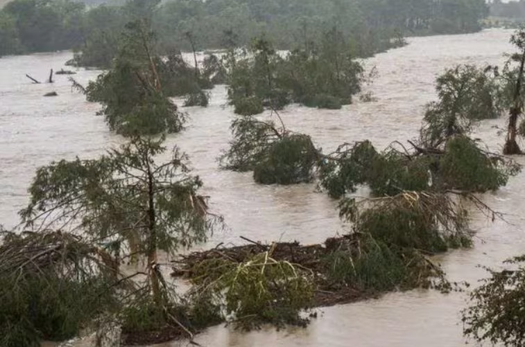 ടെക്സസിലെ മിന്നൽ പ്രളയം:  മരണം 43 ആയി ഉയര്‍ന്നു; കാണാതായ 27 കുട്ടികള്‍ക്കായുള്ള തിരച്ചില്‍ തുടരുന്നു, വീണ്ടും വെള്ളപ്പൊക്ക മുന്നറിയിപ്പ്