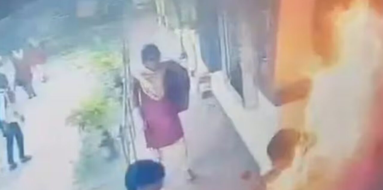 ഒഡീഷയിൽ അധ്യാപകന്റെ ലൈംഗിക പീഡനം സഹിക്കാനാവാതെ തീ കൊളുത്തിയ വിദ്യാർത്ഥി മരിച്ചു