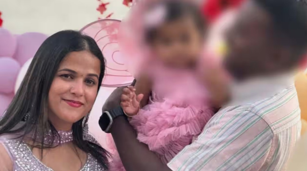 കുഞ്ഞു വൈഭവിക്ക് പ്രവാസ മണ്ണില്‍ നിത്യശാന്തി : സംസ്കാരം ഷാർജയിൽ പൂർത്തിയായി; വിപഞ്ചികയുടെ മൃതദേഹം തിങ്കളാഴ്ച നാട്ടിലെത്തിക്കാൻ ശ്രമം