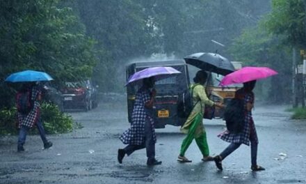 അതിതീവ്ര മഴ,  മൂന്ന് ജില്ലകളിൽ ഇന്ന് റെഡ് അലേർട്ട് ;അടുത്ത 2 ദിവസം കൂടി കനത്ത മഴ