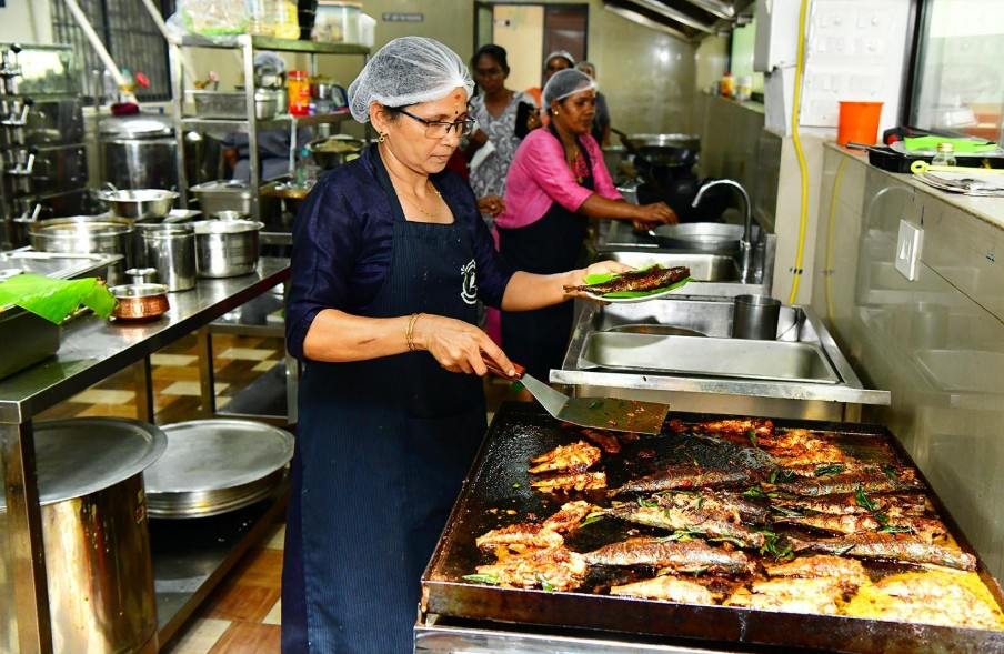 കോഴായിലെ കുടുംബശ്രീ കഫേ ‘പ്രീമിയം ഹിറ്റ്’  ആദ്യ മൂന്നു മാസം, അരക്കോടി വിറ്റുവരവ്