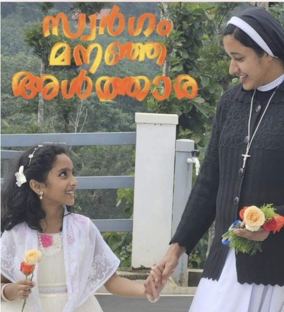 ക്രിസ്തീയ ഭക്തിഗാനം ”സ്വർഗം മനഞ്ഞ അൾത്താര” തരംഗമാകുന്നു