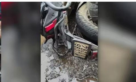 കുഴിയിൽ വീഴാതിരിക്കാൻ ബൈക്ക് വെട്ടിച്ചു : യുവാവിന് ബസിനടിയിൽപ്പെട്ട് ദാരുണാന്ത്യം