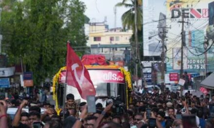 കണ്ണേ.. കരളേ വിഎസ്സേ….’; തിരുവനന്തപുരത്ത് നിന്ന് വിഎസിൻ്റെ മടക്കയാത്ര : ആറ് കിലോമീറ്റർ താണ്ടാൻ മൂന്നു മണിക്കൂര്‍