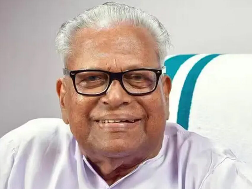 അച്ഛന്റെ ആരോഗ്യനില പതുക്കെ മെച്ചപ്പെട്ടുവരുന്നു, അച്ഛനെ നെഞ്ചേറ്റി കാത്തിരിക്കുന്നവര്‍ക്കൊപ്പം ഞങ്ങളും വലിയ പ്രതീക്ഷയിലാണ്- വി.എസിന്റെ മകന്‍ അരുണ്‍കുമാര്‍ ഫേസ്ബുക്കില്‍ കുറിക്കുന്നു