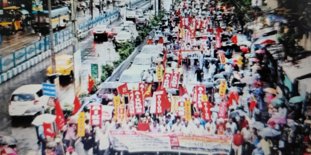 പൊതുപണിമുടക്ക് തുടങ്ങി: കേരളത്തെ ബാധിച്ചു