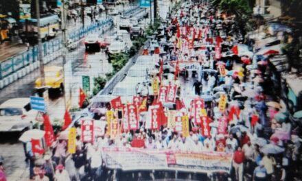 പൊതുപണിമുടക്ക് തുടങ്ങി: കേരളത്തെ ബാധിച്ചു