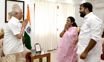 ഉമ്മൻ ചാണ്ടിയുടെ ആഗ്രഹം നിറവേറ്റാൻ നിമിഷ പ്രിയയുടെ മോചനത്തിനായ് അവസാന ശ്രമവും നടത്തണം; ചാണ്ടി ഉമ്മൻ എം എൽ എ യും അമ്മ മറിയാമ്മ ഉമ്മനും ഗവർണറെ സന്ദർശിച്ചു