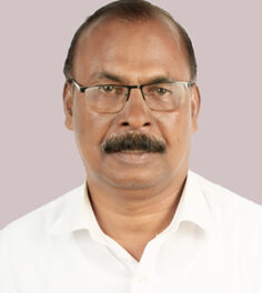 ചൊര്‍ന്നൊലിക്കുന്ന വീട്ടില്‍ ഒരു എംഎല്‍എ, തെന്നിവീണ് പരിക്കേറ്റ ഭരണകക്ഷി  എംഎല്‍എ മുകുന്ദന്‍ വിശ്രമത്തില്‍