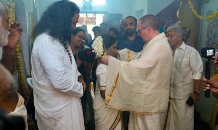 ബ്രട്ടീഷ് പൗരന് ഗുരുവായൂരിൽ അഗ്നിസാക്ഷിയായി പരിണയം