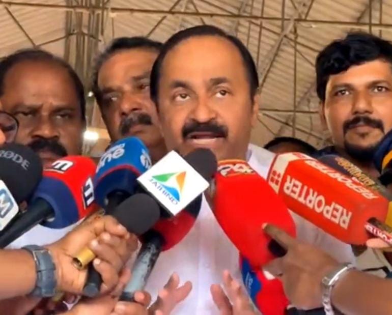 പരാതിയില്ല എന്നിട്ടും രാഹുൽ മാങ്കൂട്ടത്തി നെതിരെ കോൺഗ്രസ് നടപടിയെടുത്തു: പ്രതിപക്ഷനേതാവ് വി ഡി സതീശൻ