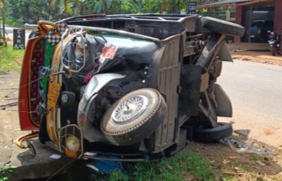 അമിത വേഗതയിൽ എത്തിയ കാർ ഓട്ടോയിൽ ഇടിച്ച് മൂന്ന് പേർക്ക് പരിക്ക്