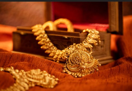 ‘കത്തിക്കയറി’ സ്വർണ്ണ വില ; പവന് മുക്കാൽ ലക്ഷം കടന്നു : ഇന്ന് പവൻ വില 75,000 കടന്നു,