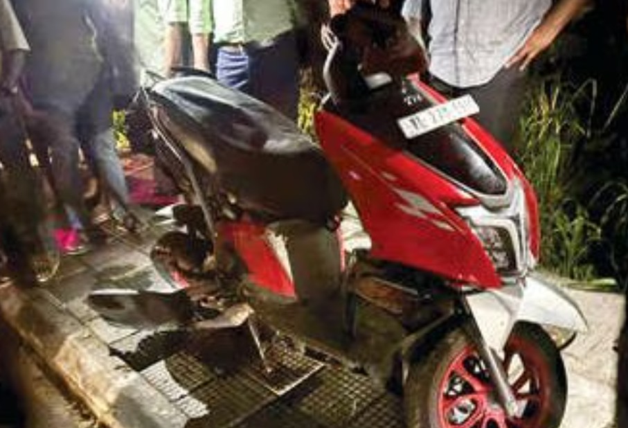 ചങ്ങനാശ്ശേരി എസി റോഡിൽ വാഹനങ്ങളുടെ കൂട്ടയിടി : കാർ മറ്റൊരു കാറിലും സ്‌കൂട്ടറിലും ഇടിച്ച് അപകടം