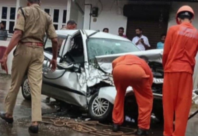 കാറും ലോറിയും കൂട്ടിയിടിച്ച് അപകടം : ഒരാൾ മരിച്ചു, ആളെ പുറത്തെടുത്തത് കാർ വെട്ടിപ്പൊളിച്ച് : അപകടം കിടങ്ങൂരിൽ